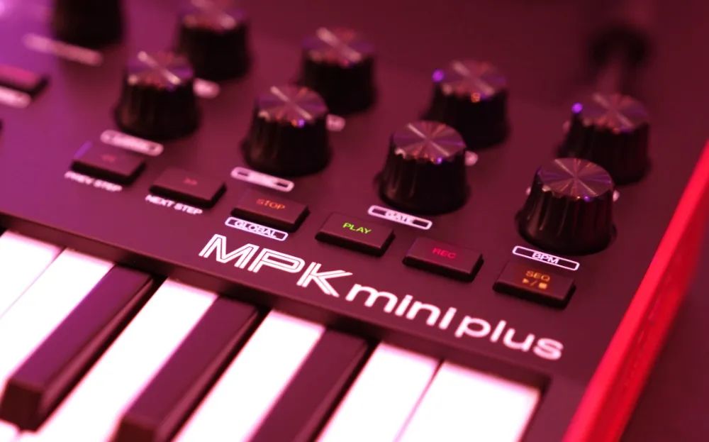 AKAI MPK Mini Plus 国内上架，37 键MIDI 键盘最多功能的一款- Midifan
