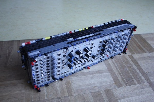 柏林的 daniel mueller 分享了他的 lego(乐高)eurorack 模块化合成器